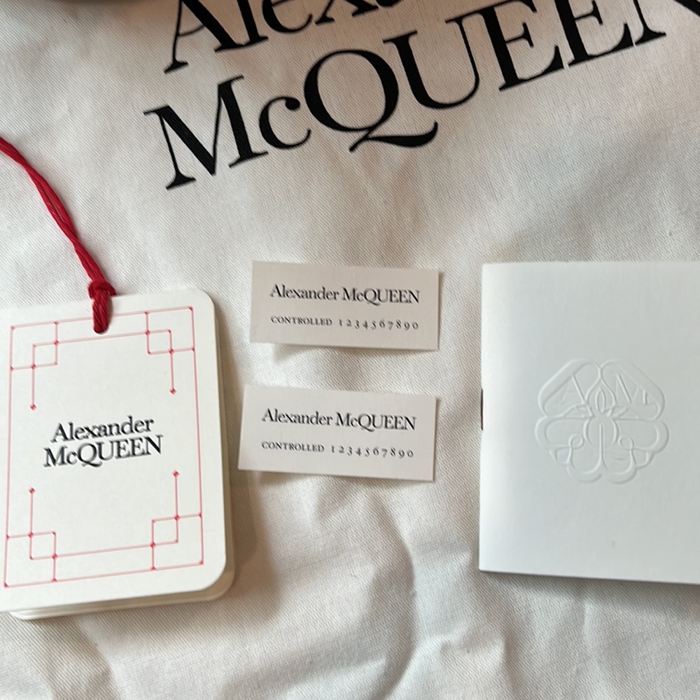 Alexander McQueen Black Shoulder Bag - Picture 11 of 12